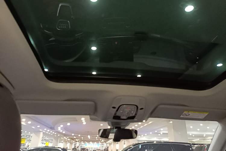 Used Audi Q5L 2022 40T Luxury Dynamic Model Headliner