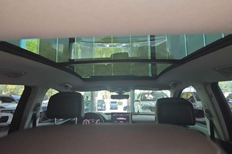 Used Audi Q5L 2022 Updated 40T Luxury Dynamic Edition Headliner