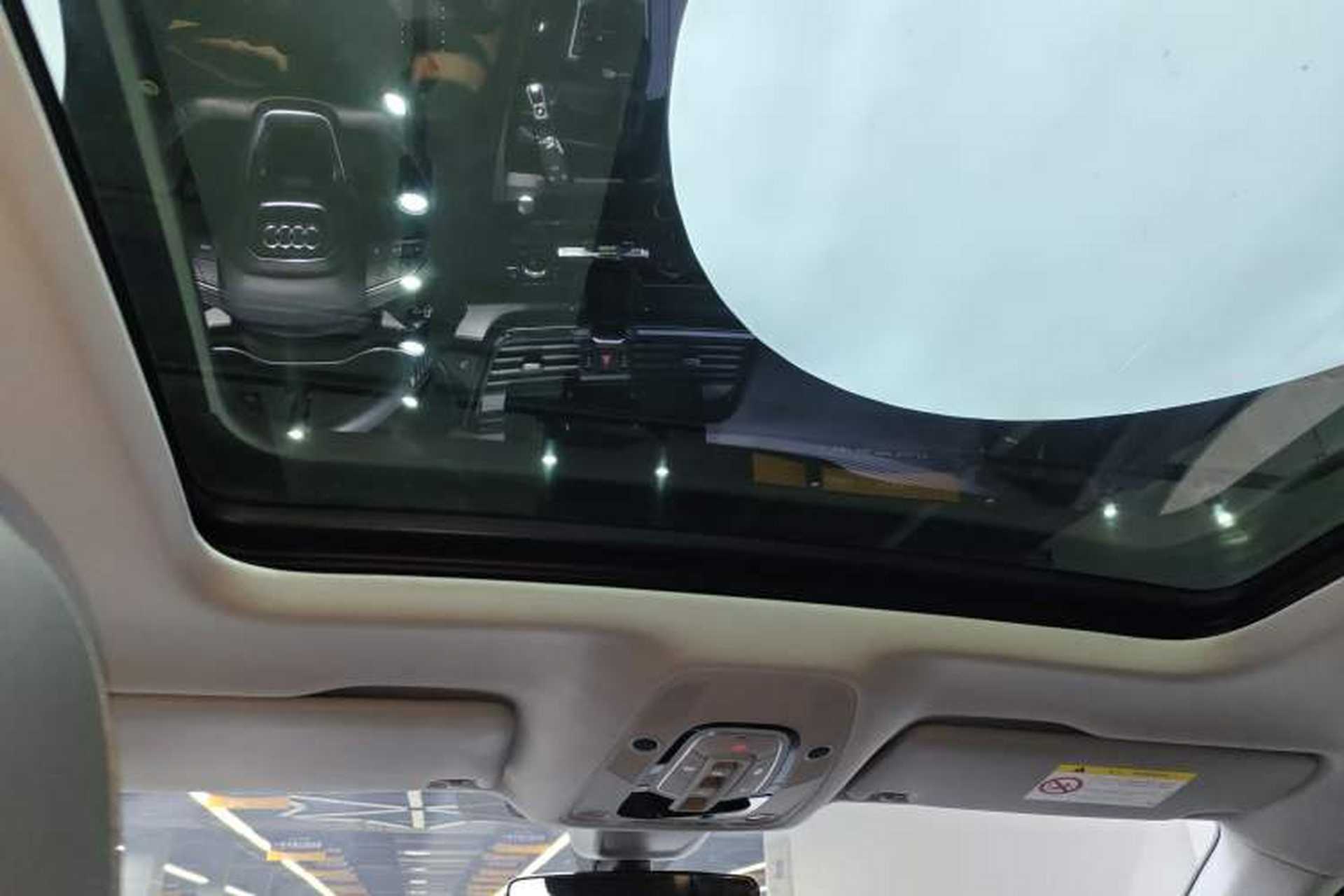 Used Audi Q5L 2022 40T Luxury Dynamic Model Headliner