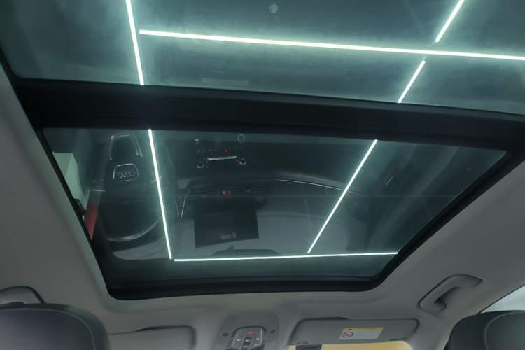 Used Audi Q5L 2022 40T Fashionable and Dynamic Model Headliner