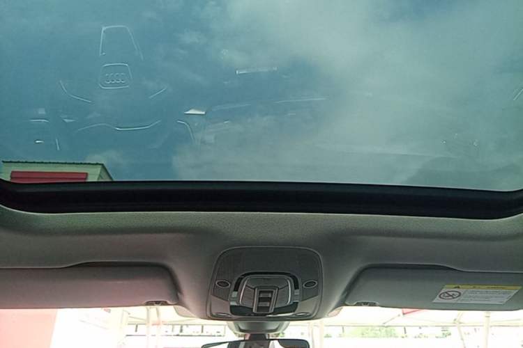 Used Audi Q5L 2022 40T Luxury Dynamic Model Headliner