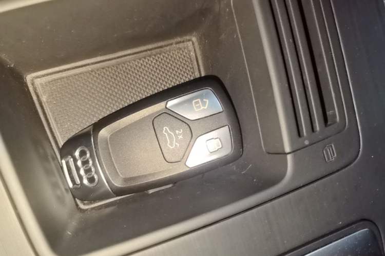 Used Audi Q5L 2022 40T Fashionable and Elegant Model Interior 1