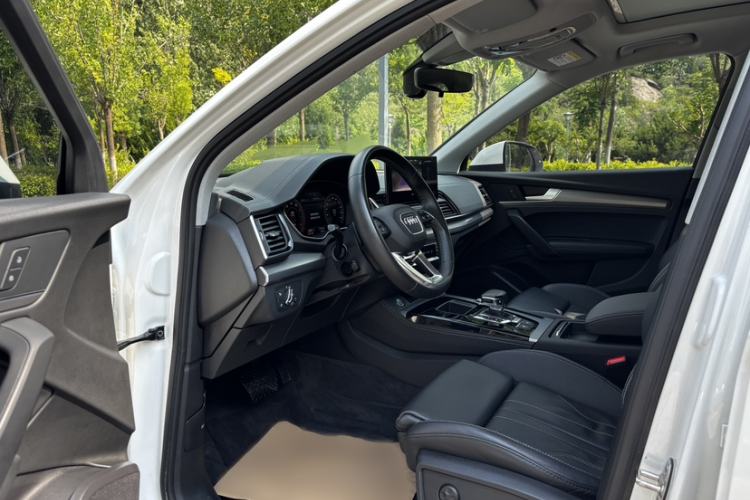 Used Audi Q5L 2022 40T Fashionable and Dynamic Model Interior 2