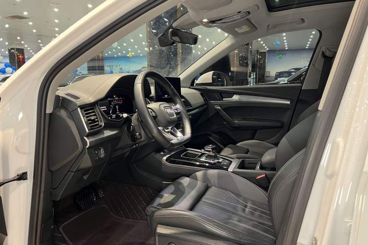 Used Audi Q5L 2022 40T Fashionable and Dynamic Model Interior 3