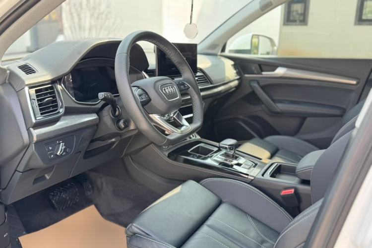 Used Audi Q5L 2022 Updated 45T Luxury Dynamic Version Interior 3