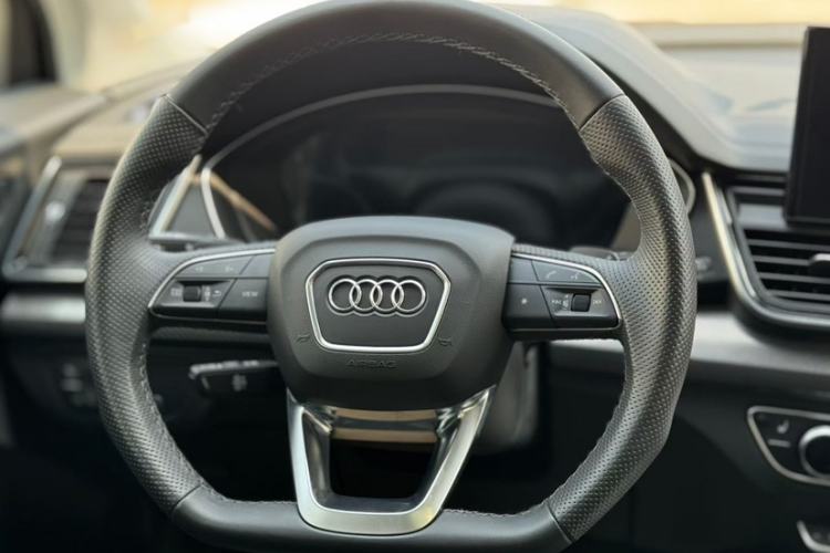 Used Audi Q5L 2022 Updated 45T Luxury Dynamic Version Interior 4