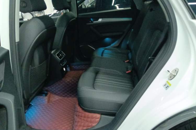 Used Audi Q5L 2022 40T Fashionable and Elegant Model Interior 4