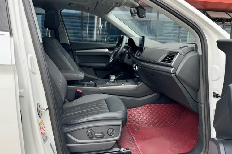 Used Audi Q5L 2022 40T Fashionable and Elegant Model Interior 4