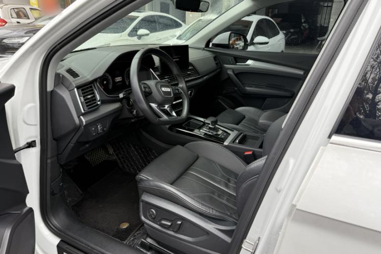 Used Audi Q5L 2022 40T RS Package Performance Model Interior 4