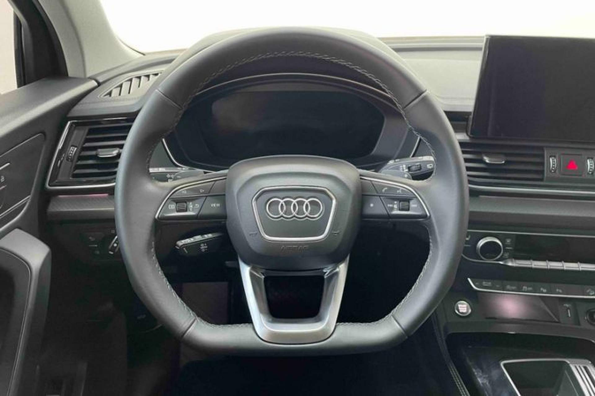 Used Audi Q5L 2022 40T Luxury Dynamic Model Interior 4