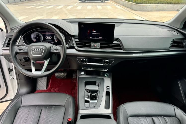 Used Audi Q5L 2022 40T Fashionable and Elegant Model Interior 5