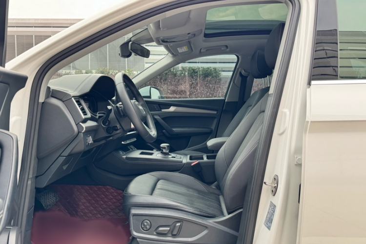 Used Audi Q5L 2022 40T Fashionable and Elegant Model Interior 6