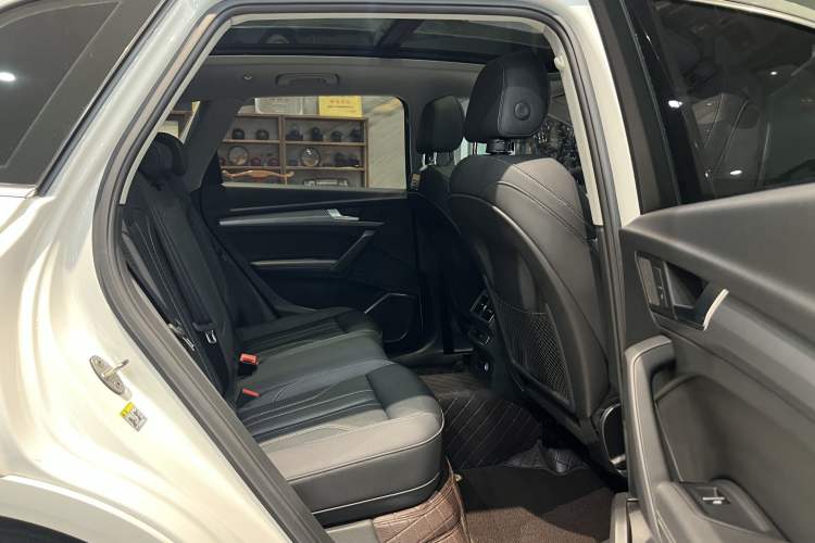 Used Audi Q5L 2022 40T Fashionable and Dynamic Model Interior 8