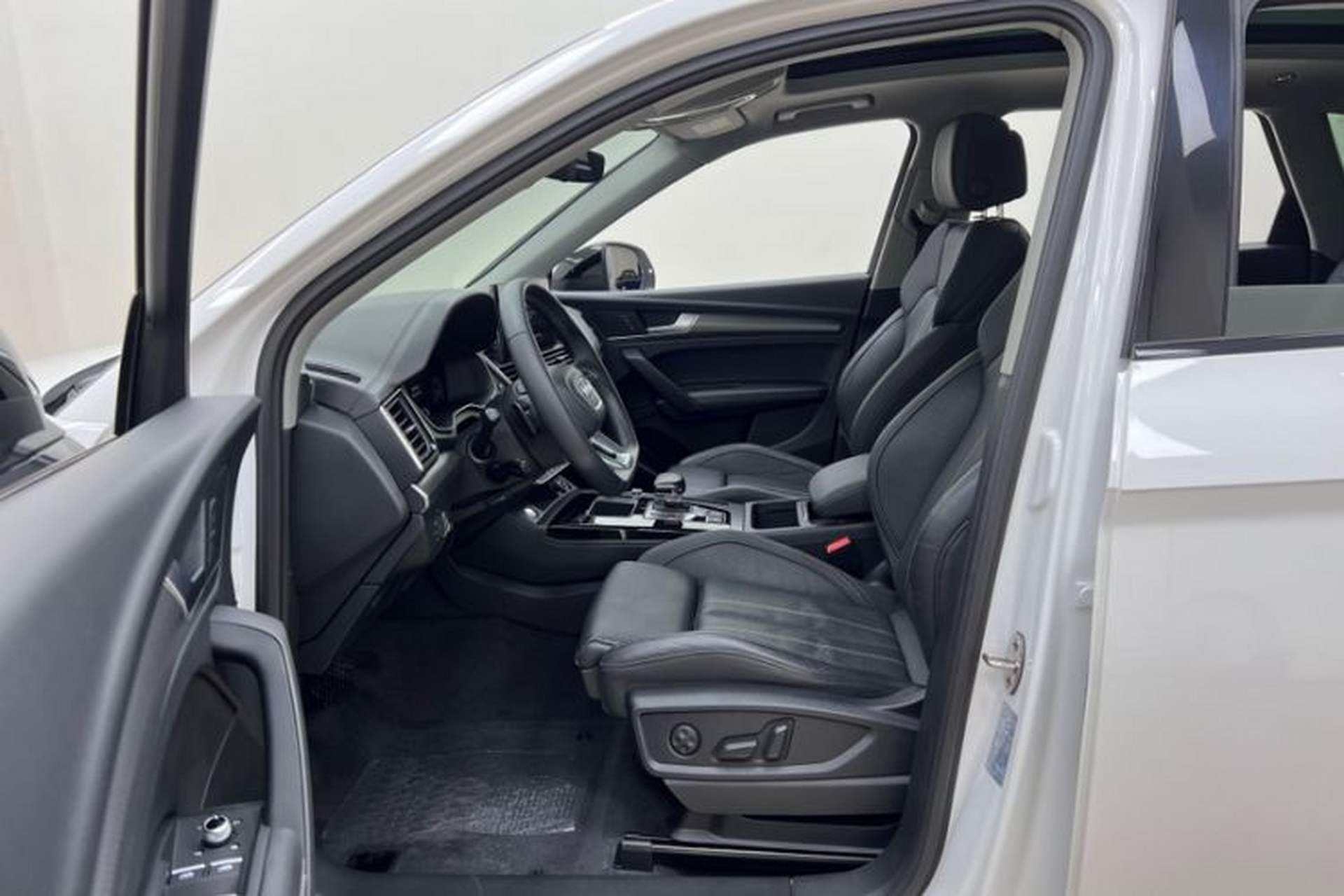 Used Audi Q5L 2022 Updated 40T Luxury Dynamic Edition Interior 8