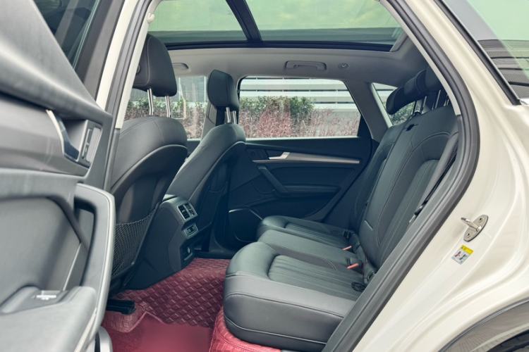Used Audi Q5L 2022 40T Fashionable and Elegant Model Interior 8