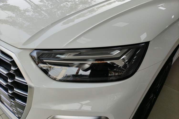 Used Audi Q5L 2022 40T Fashionable and Dynamic Model Left Front Headlight