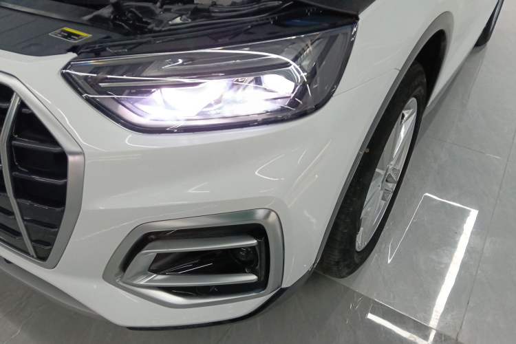 Used Audi Q5L 2022 40T Fashionable and Elegant Model Left Front Headlight