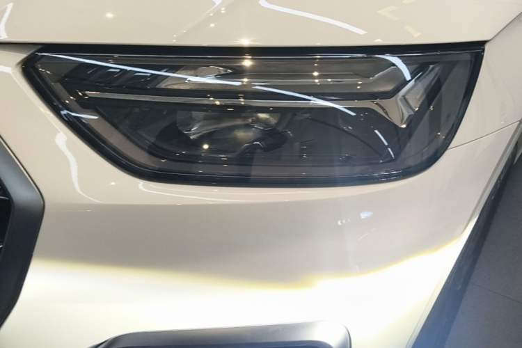 Used Audi Q5L 2022 40T Fashionable and Dynamic Model Left Front Headlight