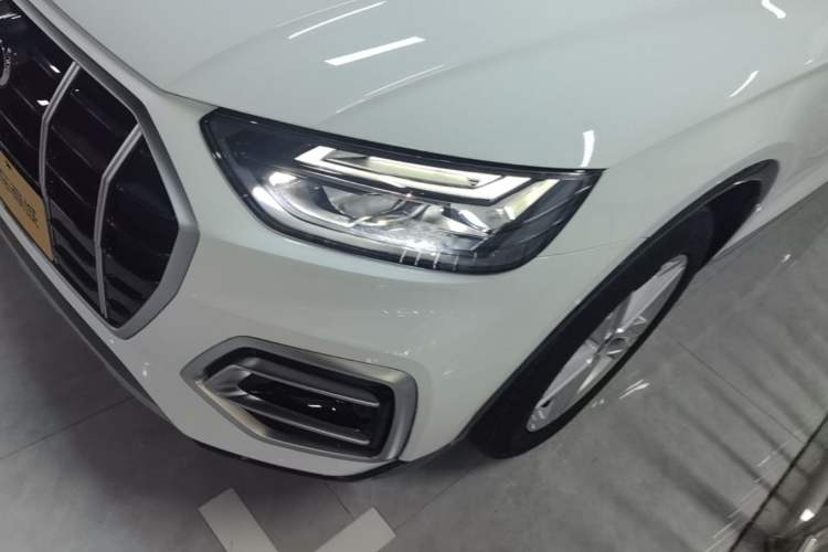 Used Audi Q5L 2022 40T Fashionable and Elegant Model Left Front Headlight