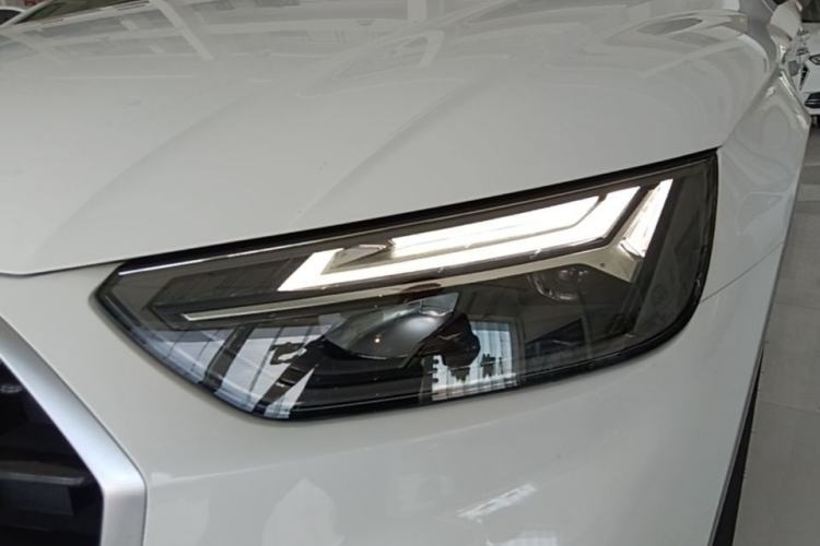 Used Audi Q5L 2022 40T Fashionable and Elegant Model Left Front Headlight
