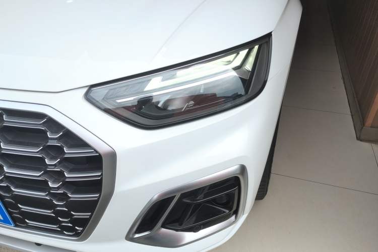 Used Audi Q5L 2022 40T Fashionable and Dynamic Model Left Front Headlight