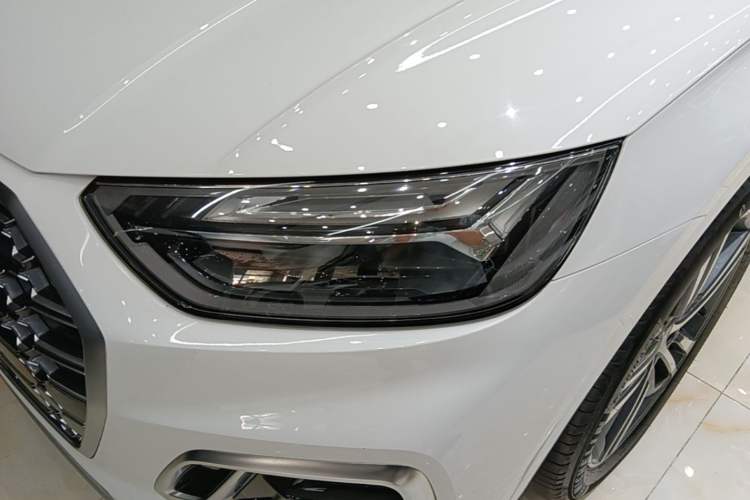 Used Audi Q5L 2022 40T Fashionable and Dynamic Model Left Front Headlight