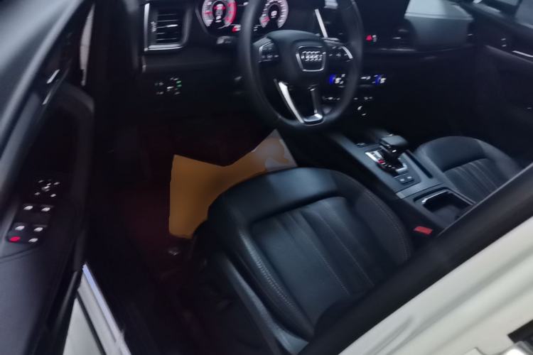 Used Audi Q5L 2022 40T Fashionable and Elegant Model Left Front Seat