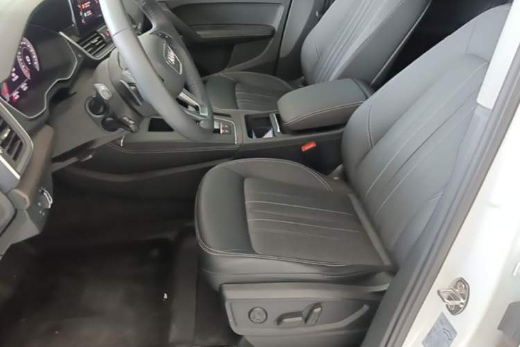Used Audi Q5L 2022 40T Fashionable and Elegant Model Left Front Seat