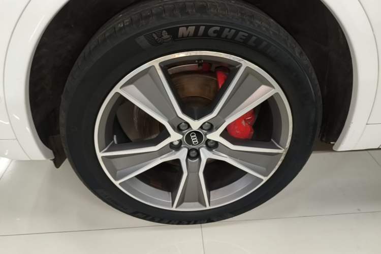 Used Audi Q5L 2022 45T Luxury Dynamic Model Left Front Wheel Hub