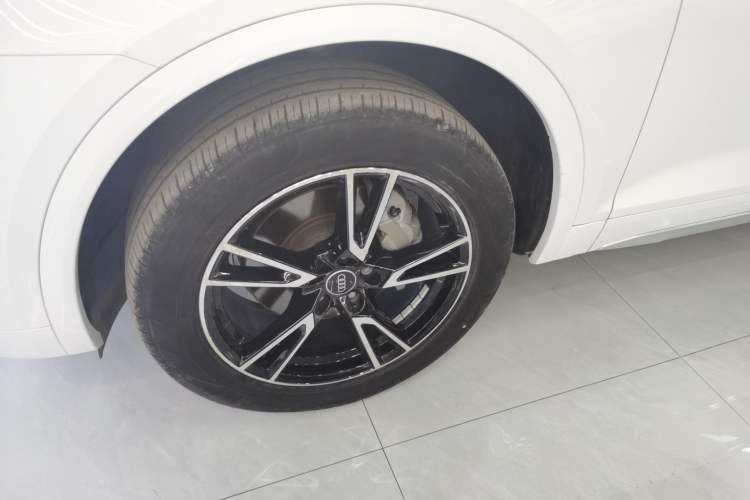 Used Audi Q5L 2022 40T Fashionable and Dynamic Model Left Front Wheel Hub