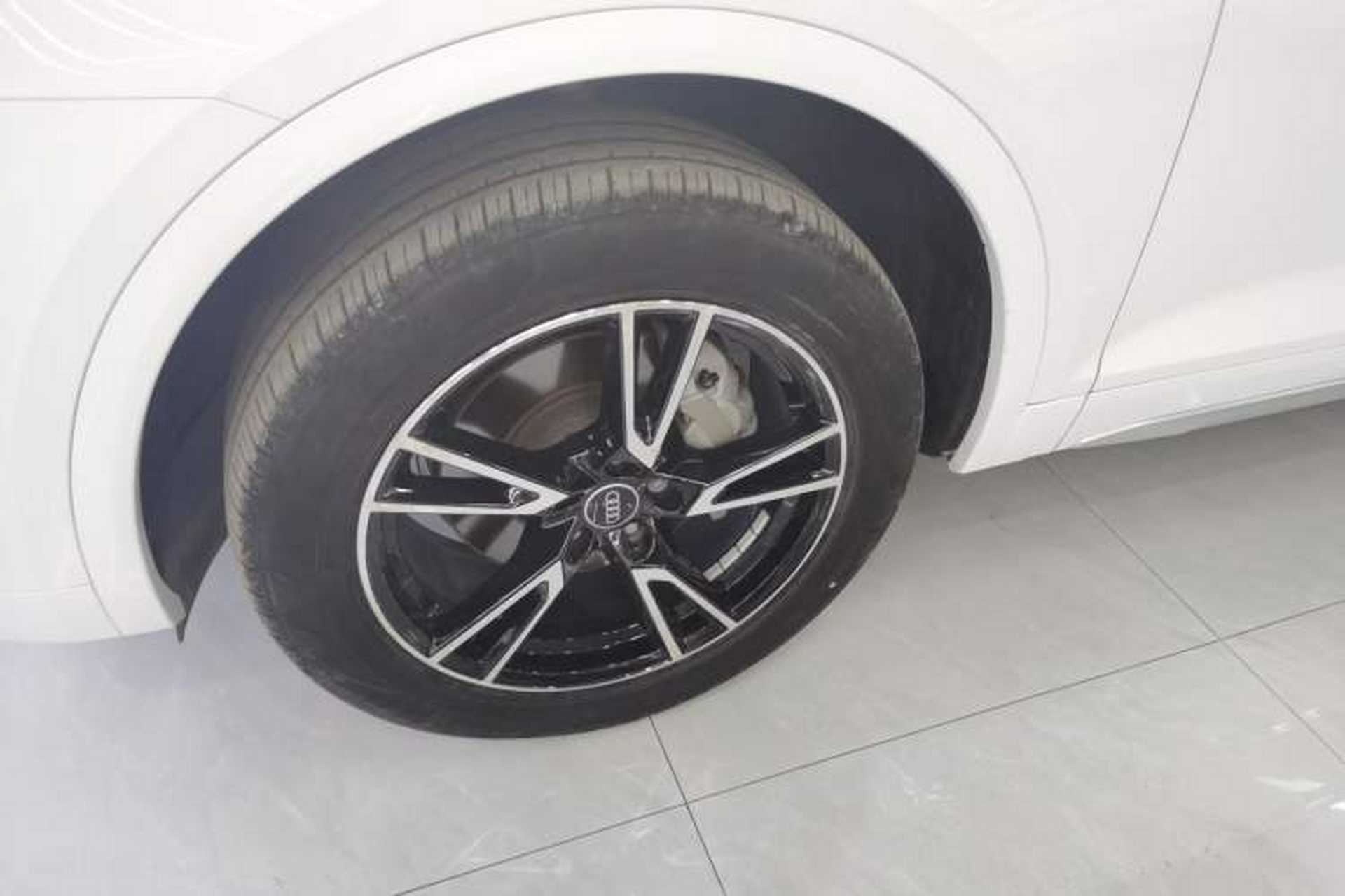 Used Audi Q5L 2022 40T Fashionable and Dynamic Model Left Front Wheel Hub