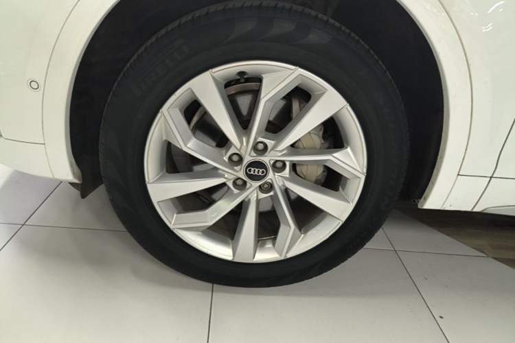 Used Audi Q5L 2022 40T Luxury Dynamic Model Left Front Wheel Hub