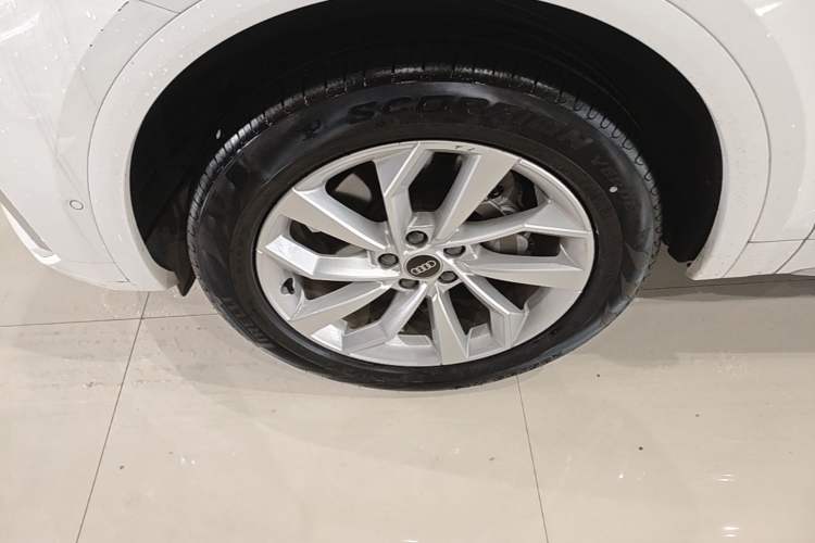 Used Audi Q5L 2022 Updated 40T Luxury Dynamic Edition Left Front Wheel Hub