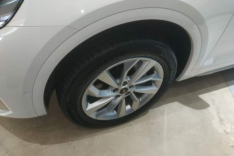 Used Audi Q5L 2022 Updated 40T Luxury Dynamic Edition Left Front Wheel Hub