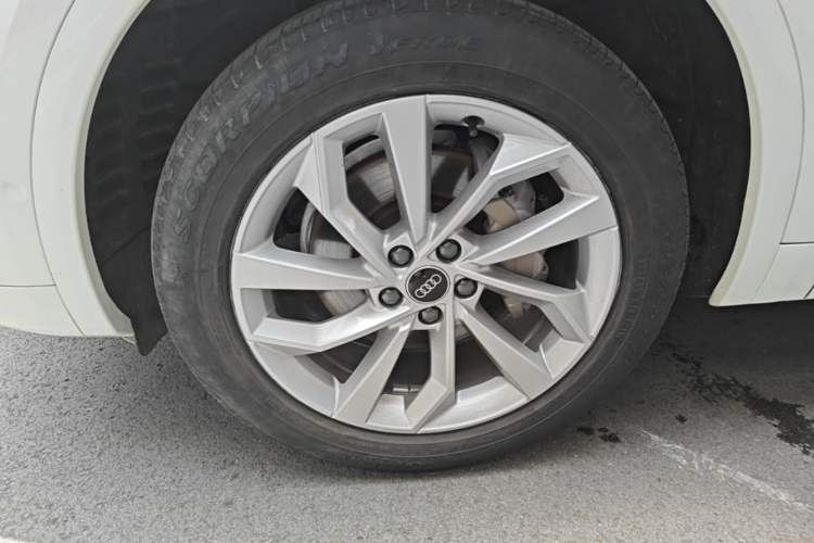 Used Audi Q5L 2022 Updated 40T Luxury Dynamic Edition Left Front Wheel Hub