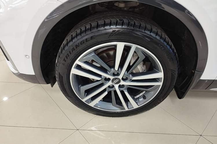 Used Audi Q5L 2022 Updated Version 40T Luxury Elegant Edition Left Front Wheel Hub