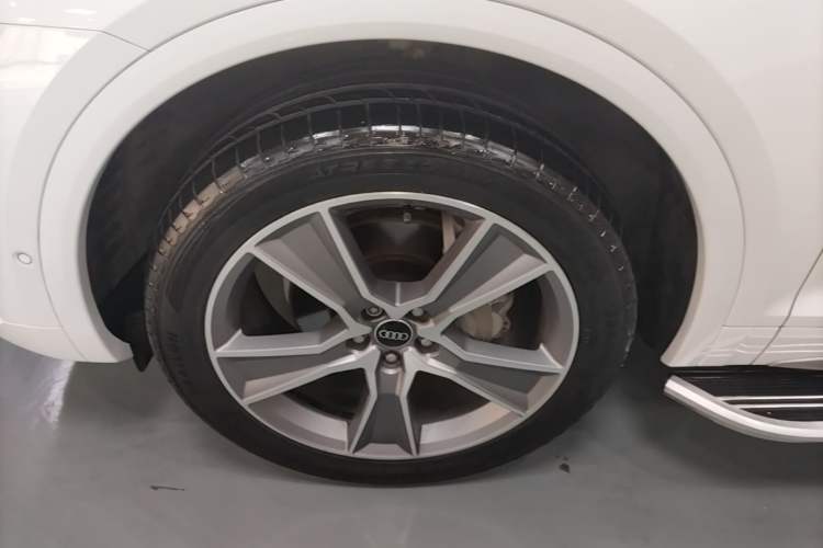 Used Audi Q5L 2022 Updated 45T Luxury Dynamic Version Left Front Wheel Hub