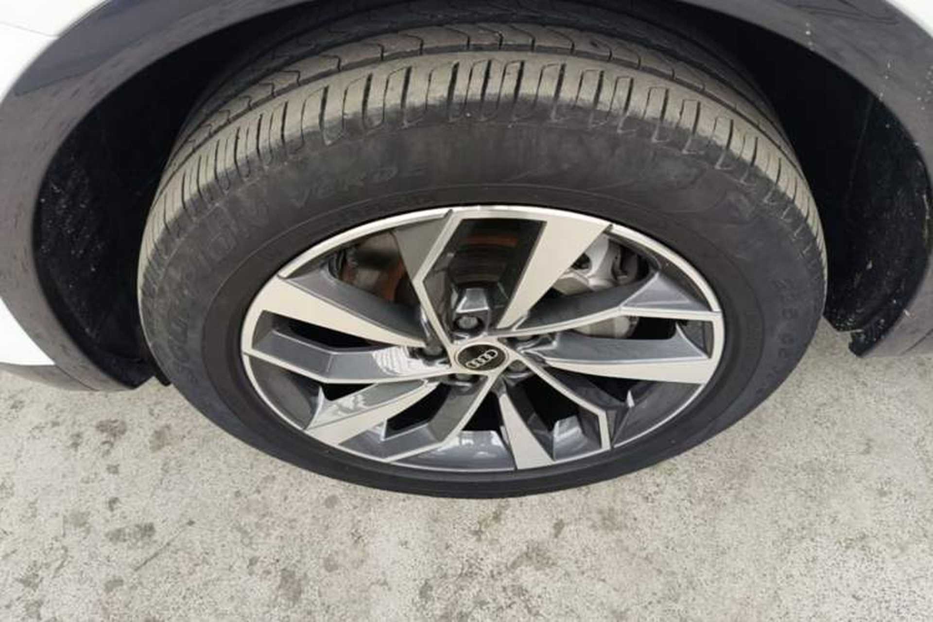 Used Audi Q5L 2022 40T Luxury Elegant Model Left Front Wheel Hub