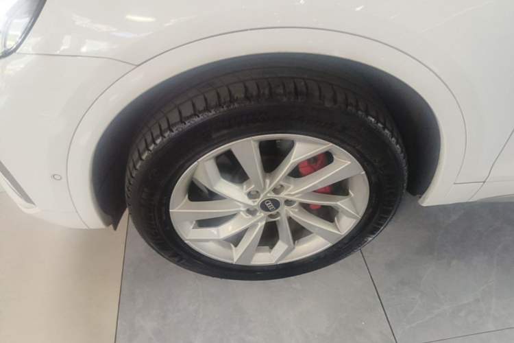 Used Audi Q5L 2022 40T Luxury Dynamic Model Left Front Wheel Hub
