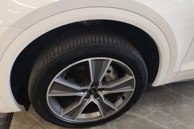 Used Audi Q5L 2022 Updated 45T Luxury Dynamic Version Left Front Wheel Hub