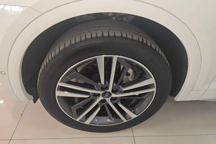 Used Audi Q5L 2022 Updated 40T Luxury Dynamic Edition Left Front Wheel Hub