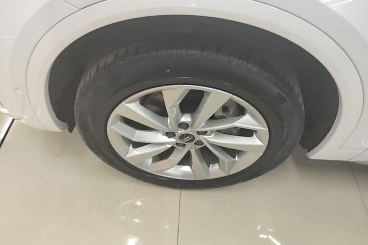 Used Audi Q5L 2022 40T Luxury Dynamic Model Left Front Wheel Hub