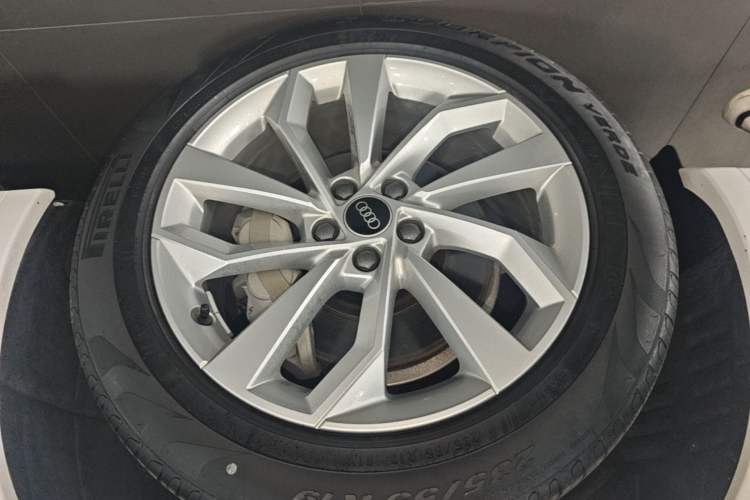 Used Audi Q5L 2022 40T Luxury Dynamic Model Left Front Wheel Hub