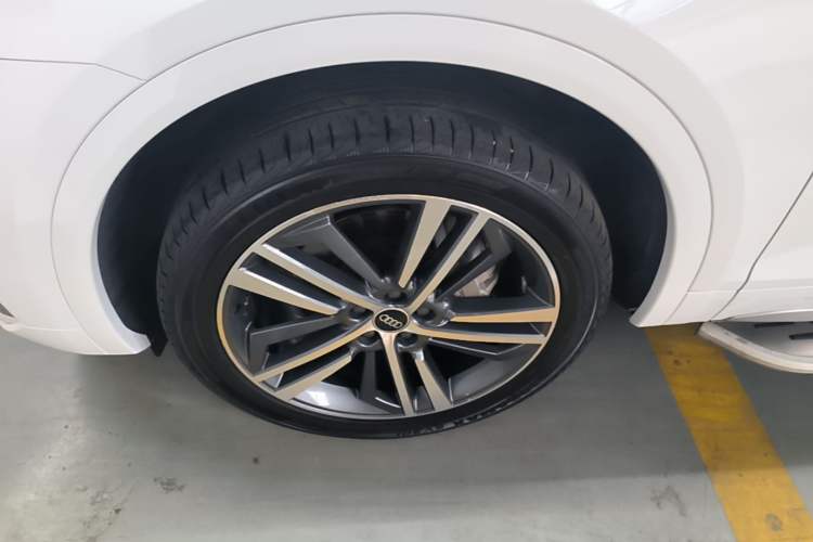 Used Audi Q5L 2022 40T Fashionable and Dynamic Model Left Front Wheel Hub