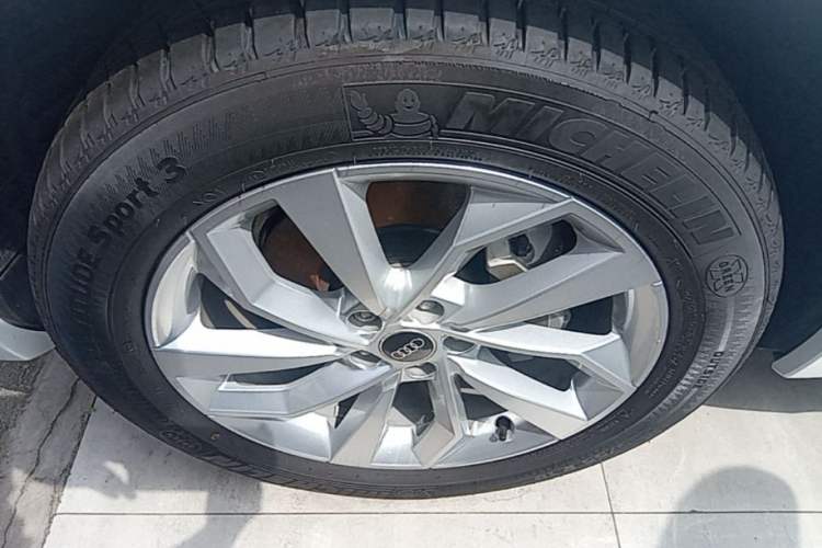 Used Audi Q5L 2022 40T Luxury Dynamic Model Left Front Wheel Hub