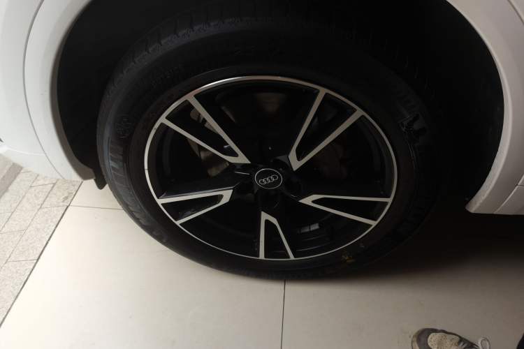 Used Audi Q5L 2022 40T Fashionable and Dynamic Model Left Front Wheel Hub