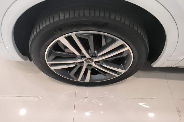 Used Audi Q5L 2022 Updated 40T Luxury Dynamic Edition Left Front Wheel Hub