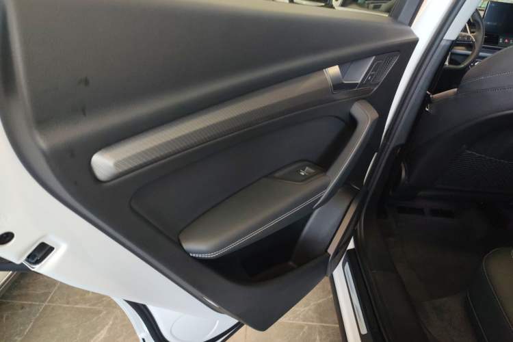 Used Audi Q5L 2022 Updated 45T Luxury Dynamic Version Left Rear Door Interior