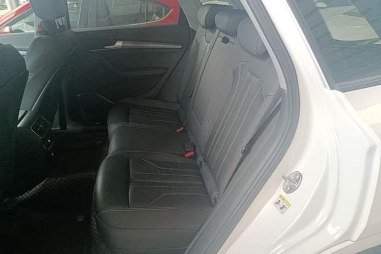 Used Audi Q5L 2022 40T Fashionable and Dynamic Model Left Rear Seat