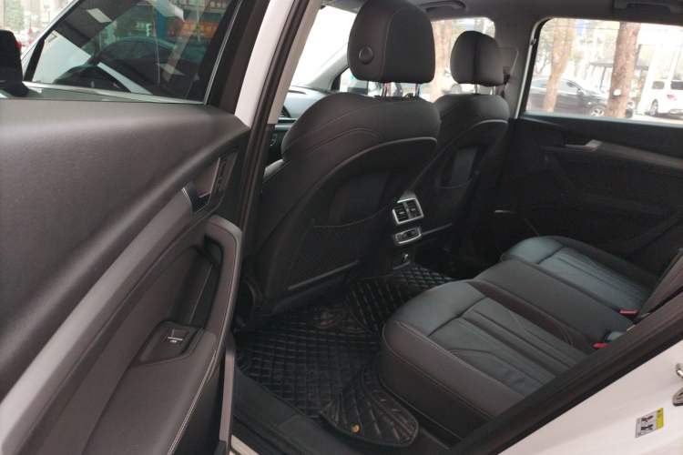 Used Audi Q5L 2022 40T Fashionable and Dynamic Model Left Rear Seat